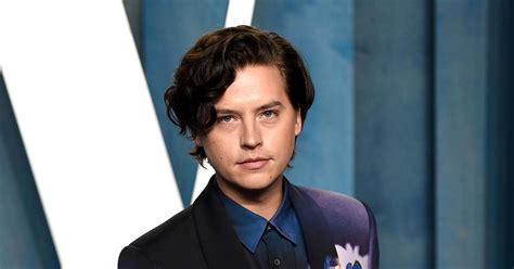 Cole Sprouse Goes Nude, Seemingly Photoshops Butt in NSFW。